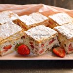 Cremșnit cu căpșuni, cremă de vanilie și frișcă naturală - rețeta de prăjitură Cremeș cu căpșune savori urbane