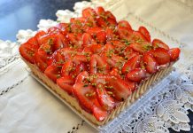 Tartă cu căpșuni sau alte fructe și cremă de vanilie cu frișcă naturală (Princesse) Tartă cu căpșuni sau alte fructe și cremă de vanilie cu frișcă naturală rețeta savori urbane