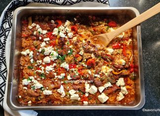Orez cu carne, legume și brânză la cuptor – rețeta de pilaf cu zacuscă, în stil grecesc Orez cu carne, legume și brânză la cuptor - rețeta de pilaf cremos, în stil grecesc savori urbane