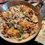 Pui Marsala cu ciuperci și smântână, la tigaie – rețeta de Chicken Marsala