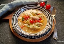 Ciorbă de păstăi cu carne de pasăre (pui, curcan) – rețeta de supă de fasole lată verde sau galbenă Ciorbă de păstăi cu carne de pasăre (pui, curcan) - supă de fasole lată verde sau galbenă savori urbane