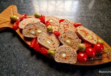 Franzelă umplută cu pastă de ton, ardei copți și măsline – aperitiv din felii de pâine, corn sau baghetă Franzelă umplută cu pastă de ton, ardei copți și măsline - aperitiv din felii de pâine, corn sau baghetă reteta savori urbane