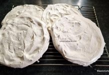 Foi rotunde din bezea albă (elvețiană) – rețeta de foi crocante din albușuri Foi rotunde din bezea albă elvețiană (swiss meringue bătut pe abur) reteta savori urbane