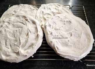 Foi rotunde din bezea albă (elvețiană) – rețeta de foi crocante din albușuri Foi rotunde din bezea albă elvețiană (swiss meringue bătut pe abur) reteta savori urbane