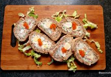 Franzelă aperitiv cu umplutură de cremă de brânză cu somon afumat și ouă de prepeliță Franzelă aperitiv cu umplutură de cremă de brânză cu somon afumat și ouă de prepeliță rețeta savori urbane