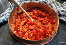 Lecsó – rețeta de mâncare ungurească de ardei sau gogoșari cu orez Lecsó - rețeta de mâncare ungurească de ardei grași cu orez și Kaiser (costiță afumată) savori urbane