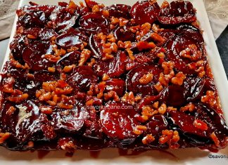 Prăjitură răsturnată cu prune sau smochine, nucă și aluat foietaj Prăjitură răsturnată cu prune sau smochine, nucă și aluat foietaj reteta savori urbane