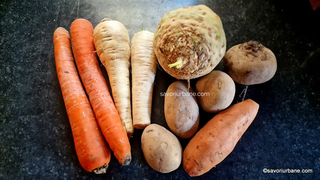 Ingrediente pentru chips din morcovi, pătrunjel, păstârnac, țelină, cartof dulce, sfeclă roșie
