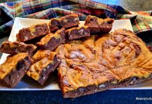 Negresă cu dovleac, ciocolată și nucă – rețeta de Pumpkin Brownie în 2 culori Negresă cu dovleac și nucă - rețeta de Pumpkin Brownie savori urbane