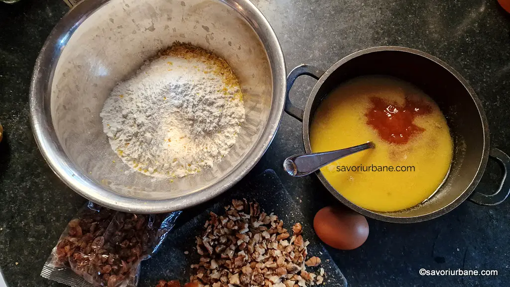 preparare turta dulce simpla la tava cu miere nuca stafide