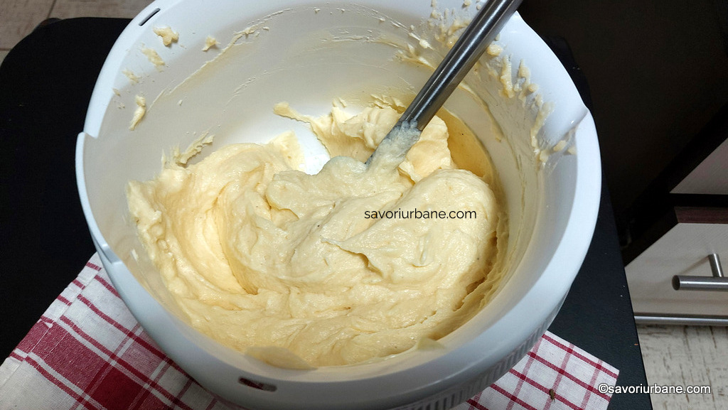 Cum se face crema de vanilie cu unt mousseline