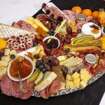 Charcuterie Board VIDEO - Cum se face un platou cu brânzeturi și mezeluri (aperitive festive) savori urbane