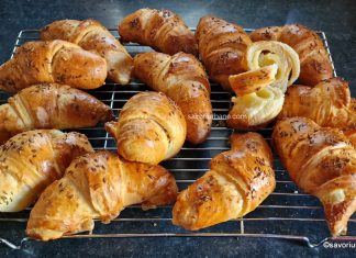 Cornuri foietate cu cașcaval și unt – rețeta de croissante aperitiv cu brânză sărată Cornuri foietate cu cașcaval - rețeta de croissante aperitiv de la Tanti Via savori urbane