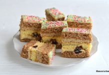 Prăjitura Cipriana cu blat cu nucă, cremă de nuci fiartă în lapte și cremă de vanilie Prăjitura Cipriana cu cremă de nucă fiartă în lapte și cremă de vanilie reteta savori urbane