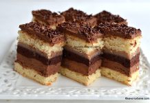 Prăjitură Maroni cu cremă de castane și ganache de ciocolată, cu foaie de bezea cu cacao Prăjitură cu cremă de castane și ganache de ciocolată, cu foaie de bezea cu cacao reteta savori urbane