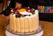 Tort Diplomat cu frișcă naturală, fructe și pișcoturi (fără coacere) – rețeta video autentică Tort Diplomat cu frișcă naturală, fructe și pișcoturi (fără coacere) - rețeta video autentică savori urbane