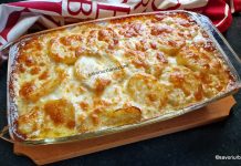 Cartofi gratinați cu bacon, ciuperci rumenite, ouă și cașcaval – la cuptor Cartofi gratinați cu bacon, ciuperci, ouă și cașcaval - la cuptor reteta savori urbane