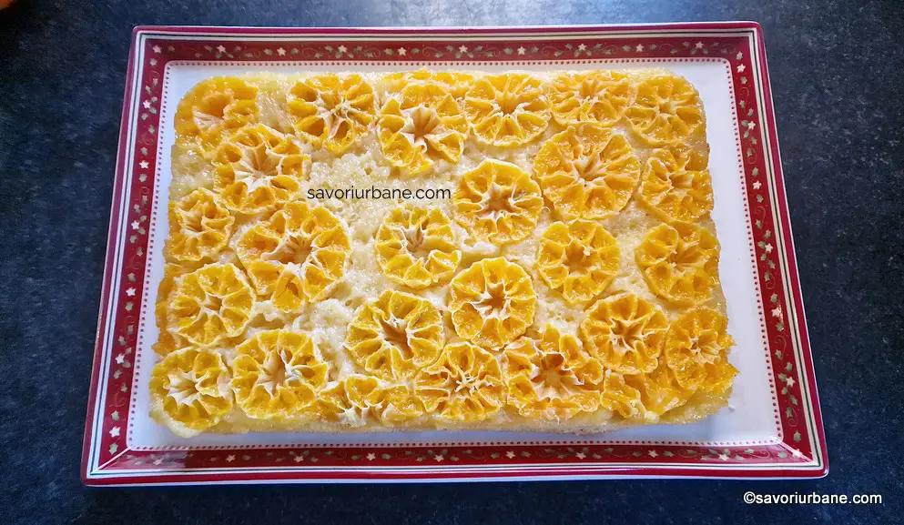Coacerea prăjiturii răsturnate cu clementine sau mandarine si rasturnare pe platou (3)
