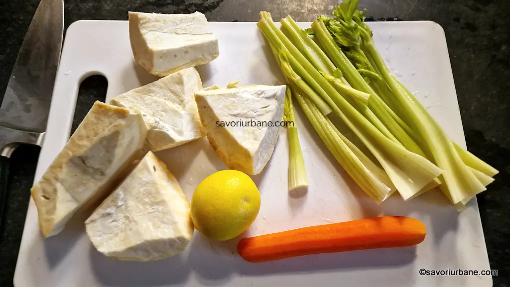 Ingrediente pentru salata de țelină rasă (crudă) cu sos de maioneză dietetică (cu iaurt, fără ulei)