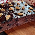 Prăjitura Ileana cu vișine și ciocolată - rețeta negresă însiropată, glazurată savori urbane