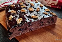 Prăjitura Ileana cu ciocolată, vișine și nucă – rețeta veche de negresă însiropată, glazurată Prăjitura Ileana cu vișine și ciocolată - rețeta negresă însiropată, glazurată savori urbane