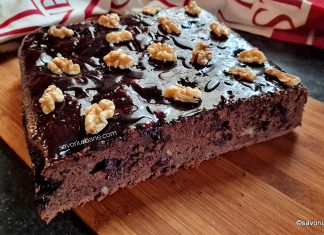 Prăjitura Ileana cu ciocolată, vișine și nucă – rețeta veche de negresă însiropată, glazurată Prăjitura Ileana cu vișine și ciocolată - rețeta negresă însiropată, glazurată savori urbane