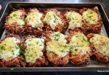 Șnițele ungurești „zburlite”, în crustă de cartofi rași și gratinate cu cașcaval (la cuptor) Șnițele ungurești zburlite în crustă de cartofi rași și gratinate cu cașcaval (la cuptor) rețeta savori urbane 1