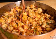 Cartofi țărănești cu paste fără ou și ceapă călită – rețeta de post (VIDEO) Cartofi țărănești cu paste fără ou și ceapă călită - rețeta de post (VIDEO) savori urbane