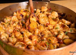 Cartofi țărănești cu paste fără ou și ceapă călită – rețeta de post (VIDEO) Cartofi țărănești cu paste fără ou și ceapă călită - rețeta de post (VIDEO) savori urbane