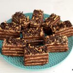 Prăjitură simplă cu cremă de nucă și foi fragede cu cacao și unt reteta savori urbane