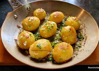 Cartofi la tigaie rumeniți cu unt și usturoi – rețeta de garnitură simplă și rapidă Cartofi la tigaie rumeniți cu unt și usturoi - rețeta de garnitură simplă și rapidă savori urbane