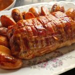 Cotlet de porc învelit în bacon împletit - rețeta de friptură la cuptor savori urbane