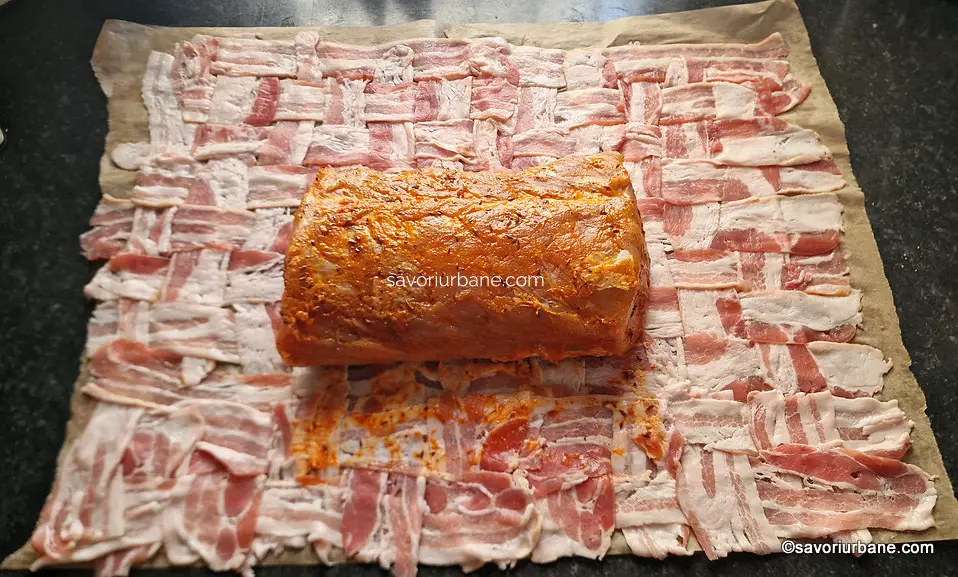 Cum se înfășoară carnea în mantia de bacon (1)