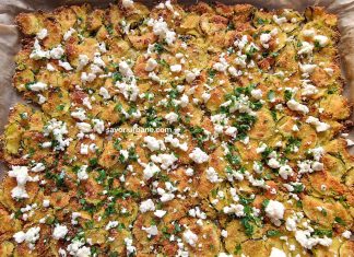 Dovlecei crocanți cu mălai, usturoi și telemea – turtă la cuptor Dovlecei crocanți cu mălai, usturoi și telemea - la cuptor reteta savori urbane