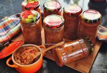 Zacuscă cu morcovi, vinete și ardei copți – varianta rustică de rețeta de tocană de legume pentru iarnă Zacuscă cu morcovi, vinete și ardei copți - rețeta de tocană de legume pentru iarnă savori urbane