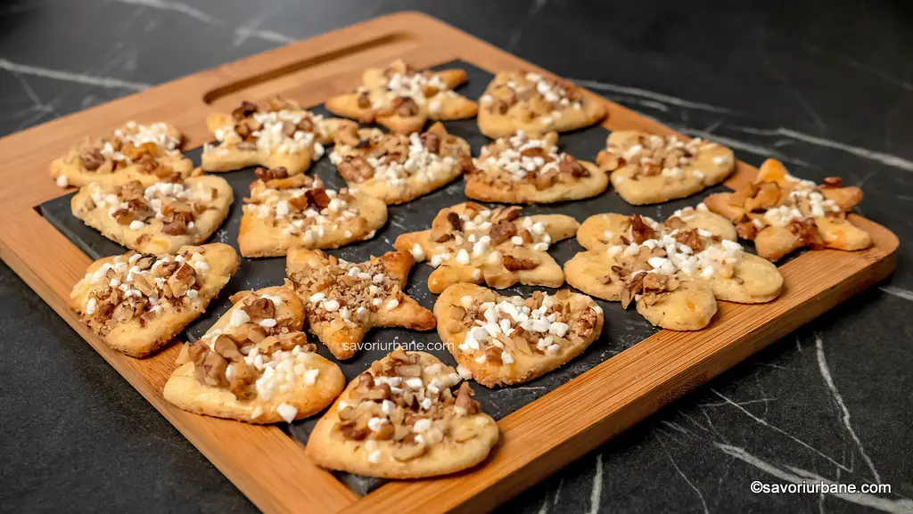 Preckedli - rețeta video de fursecuri fragede ungurești cu nucă și untură sau unt savori urbane