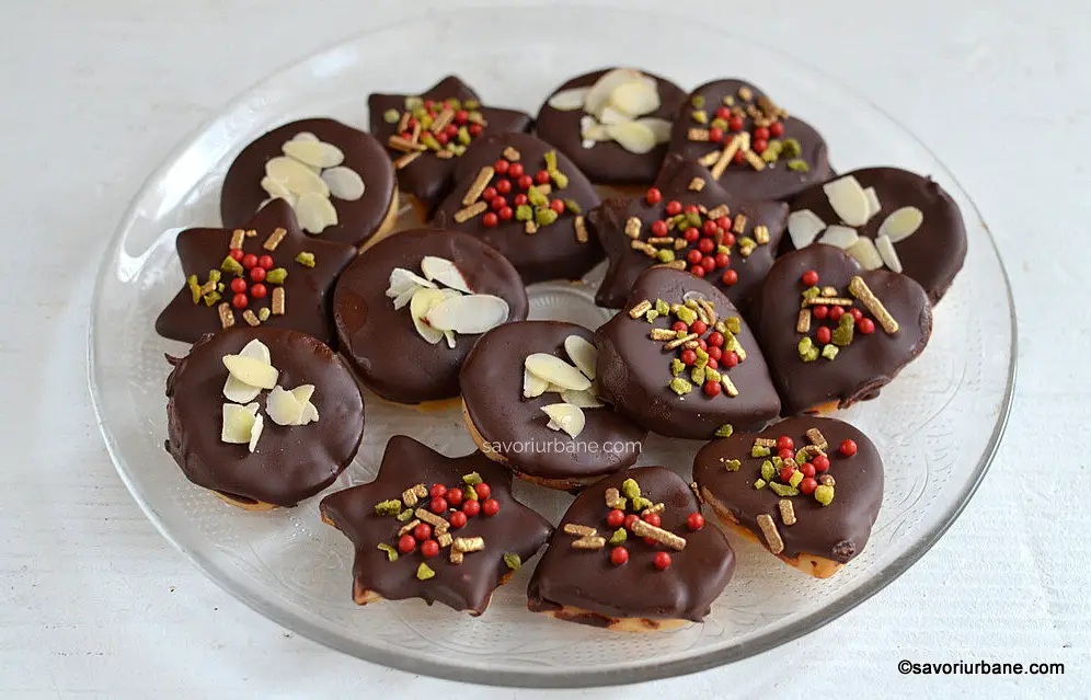 Servire și păstrare Ișlere economice cu gem și glazură de ciocolată - fursecuri fragede din aluat 321 savori 2