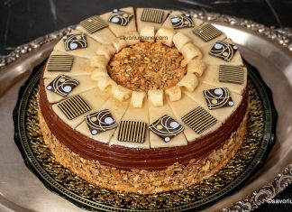 Tort Klimt cu mousse de ciocolată, foi Joconde, Amaretto și glazură de marțipan veritabil Tort Klimt cu mousse de ciocolată, foi Joconde și glazură de marțipan veritabil reteta savori urbane