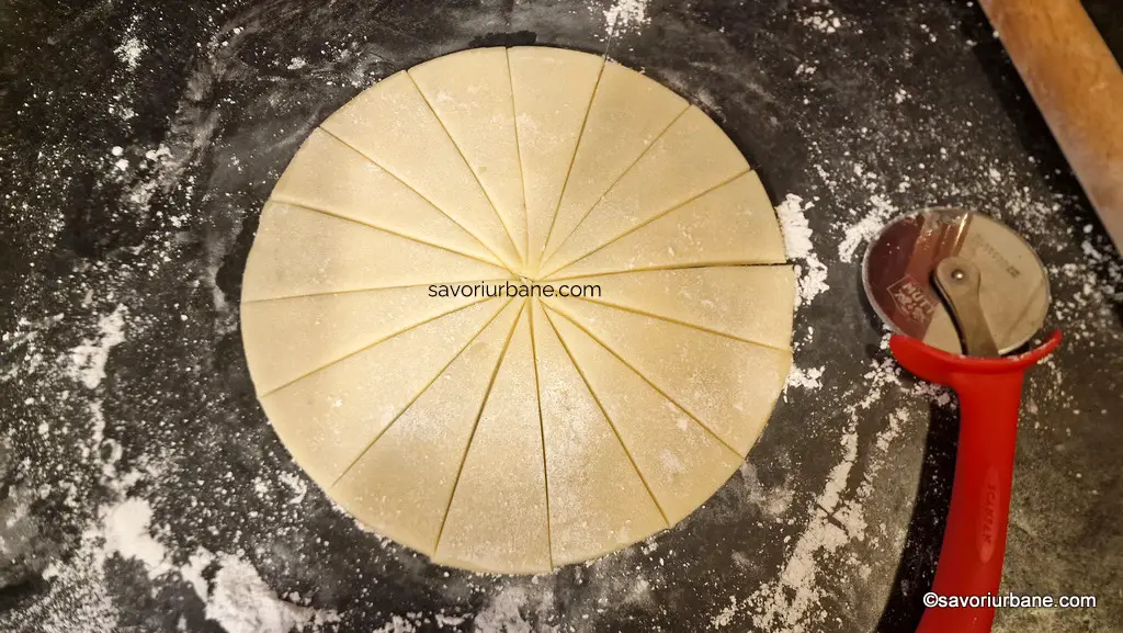 decupare foaie martipan decor tort (1)