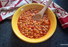 Iahnie de năut cu sos de roșii și legume – mâncare de năut de post sau garnitură Iahnie de năut cu sos de roșii - mâncare de năut de post sau garnitură reteta savori urbane