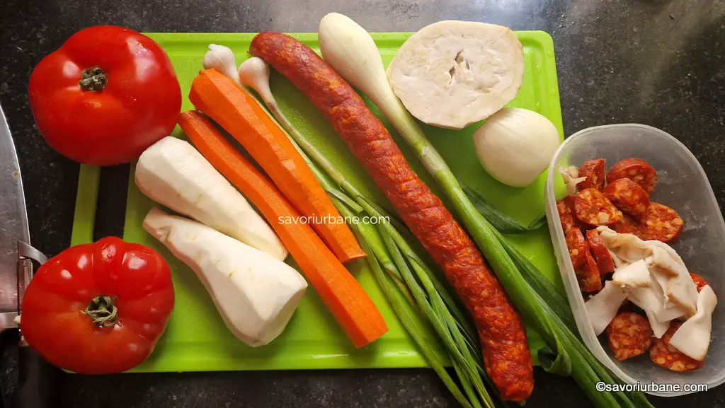 Ingrediente pentru ciorba de fasole păstăi cu afumătură reteta ungureasca 