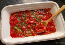 Papacioacă sau lutică – rețeta oltenească de sos usturoiat din ardei copți și roșii Papacioacă sau lutică - rețeta oltenească de sos usturoiat din ardei copți și roșii savori urbane